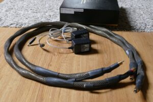 SYNERGISTIC RESEARCH TESLA APEX  RCA – 1M