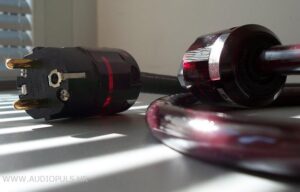 LAT INTERNACIONAL AC-3 SIGNATURE POWER CORD – 1,5 metro