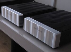 JEFF ROWLAND MODEL 201  Amplificadores Mono  250 watts