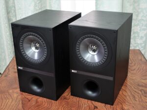 KEF Q300