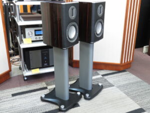 MONITOR AUDIO PL100 Ebony com pedestal