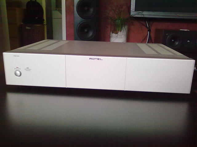 ROTEL RB-03 Amplificador Stereo 70 watts