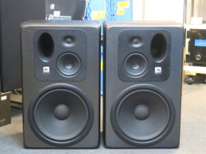 JBL LSR32 Caixa Monitor de Estudio
