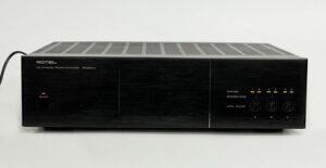 ROTEL RB-956AX Amplificador Multicanal 6x 30 watts