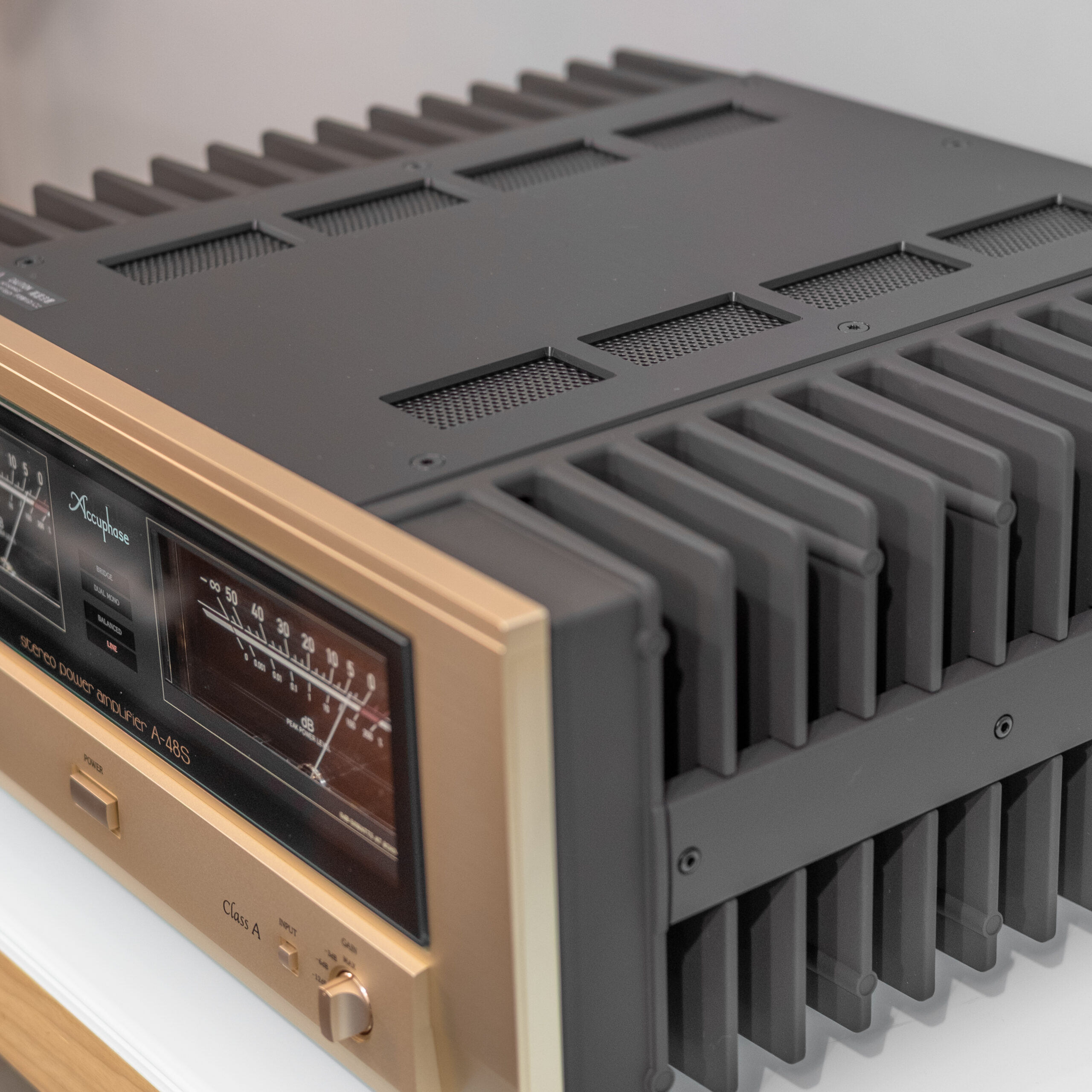 ACCUPHASE A-46S Amplificador de Potência Stereo, Classe A, 45 Watts - Imagem 3