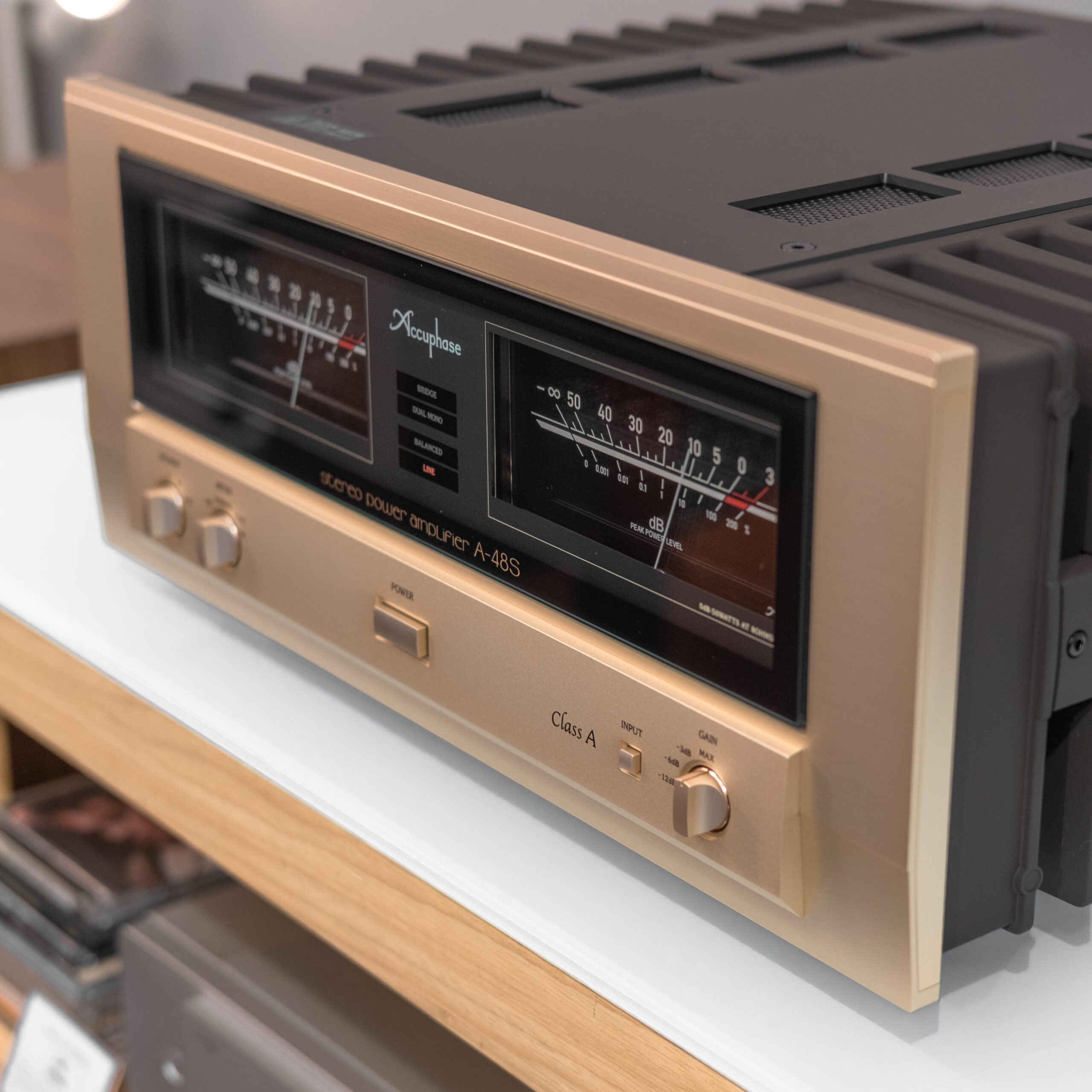 ACCUPHASE A-46S Amplificador de Potência Stereo, Classe A, 45 Watts - Imagem 4