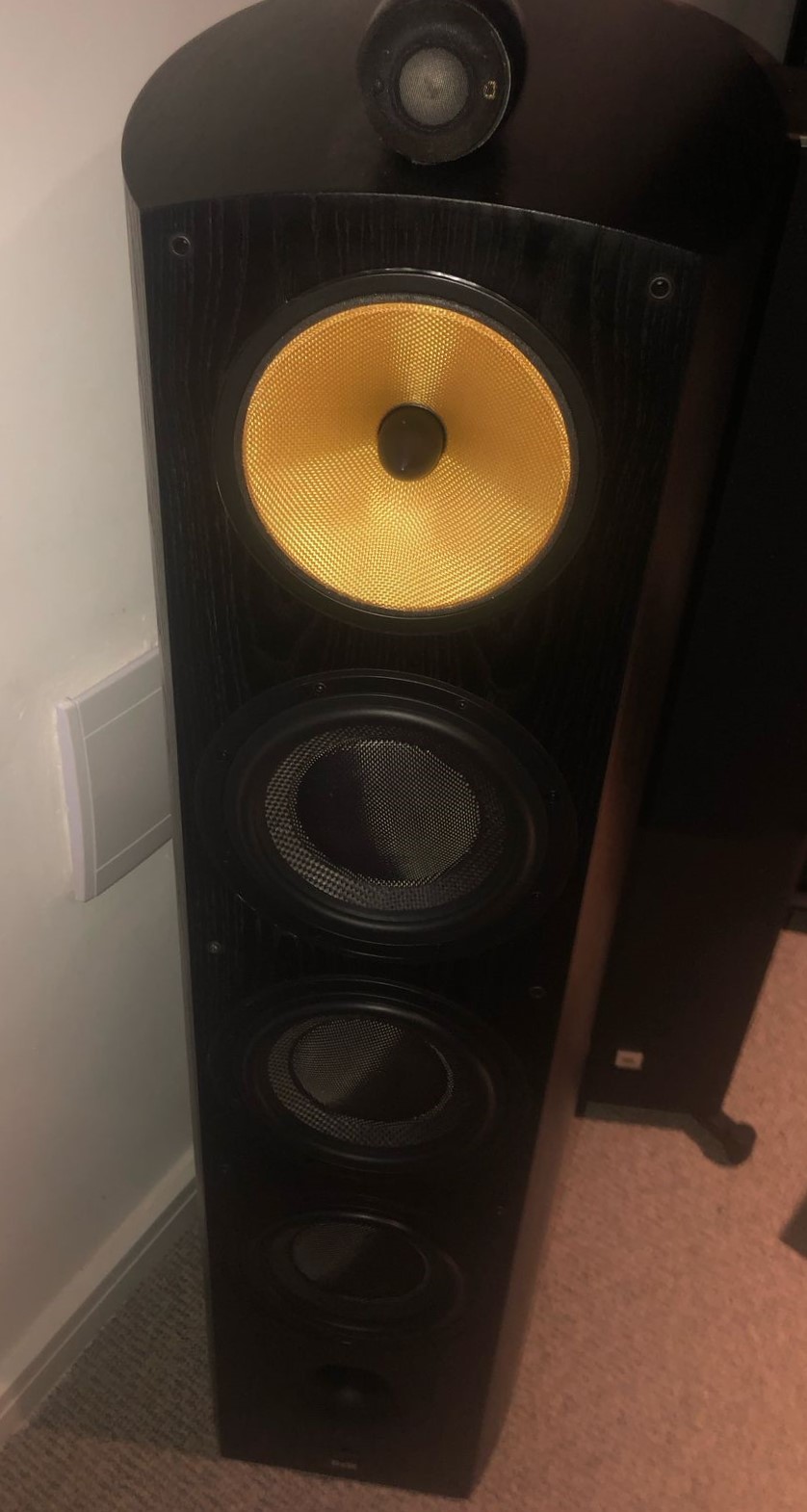 B&W 803 D - Caixa Torre, Black Ash, 500 Watts, (par)