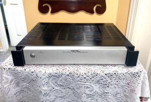 ROTEL RMB-1085 Amplificador Multicanal 5x 100 watts