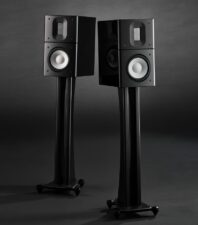 RAIDHO X1.6 – Caixa Bookshelf Compacta